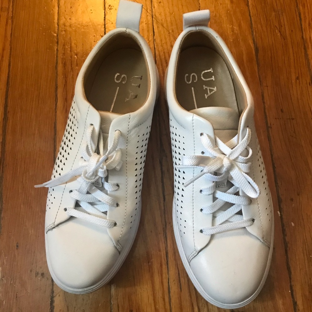 Comfy Sneakers size 6